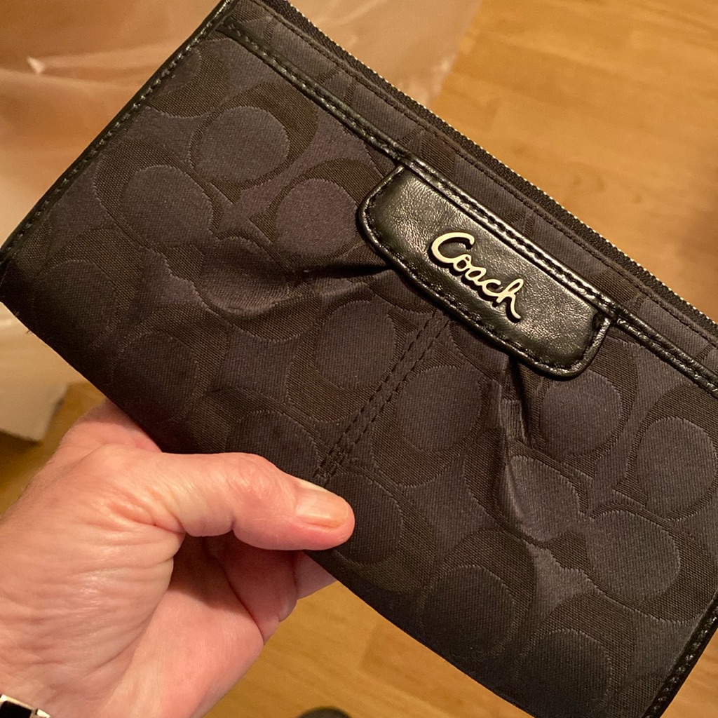 Preowned Coach Black Wristlet Excellent